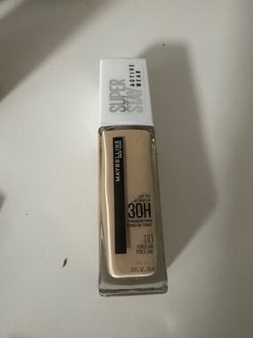 Maybelline Super Stay 30H Foundation - Porcelain 110 (Light Beige)